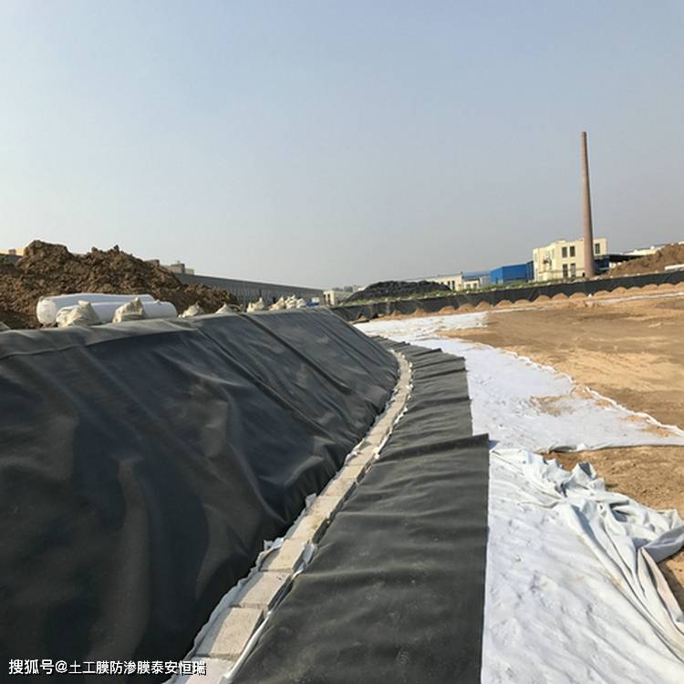 咸宁垃圾填埋场雨污分流工程 土工膜与复合土工膜的施工实践